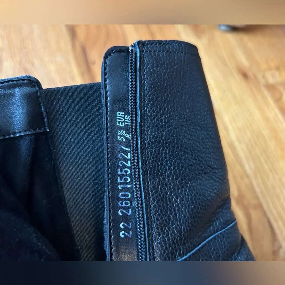 Mephisto zip up leather Chelsea boots with chunky sole size 8 with glue on heel
